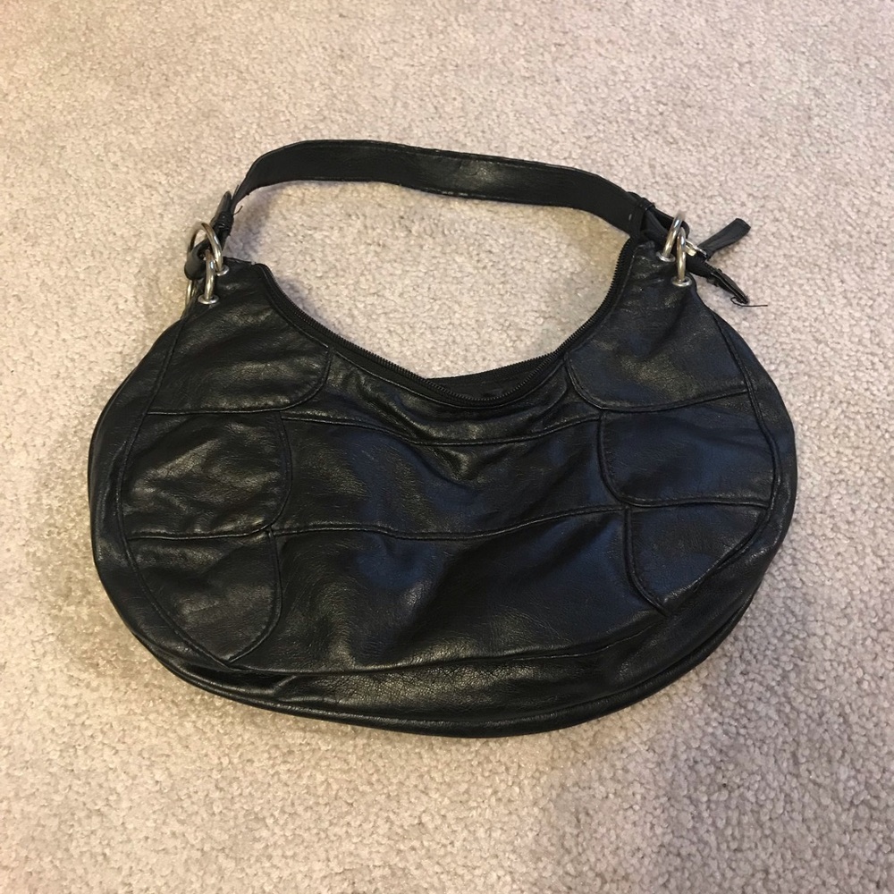 Small lightly used black purse!